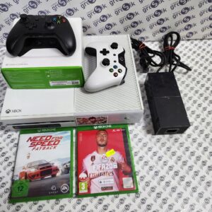 Konsola Xbox One 500 GB + 2 pady + 2 gry